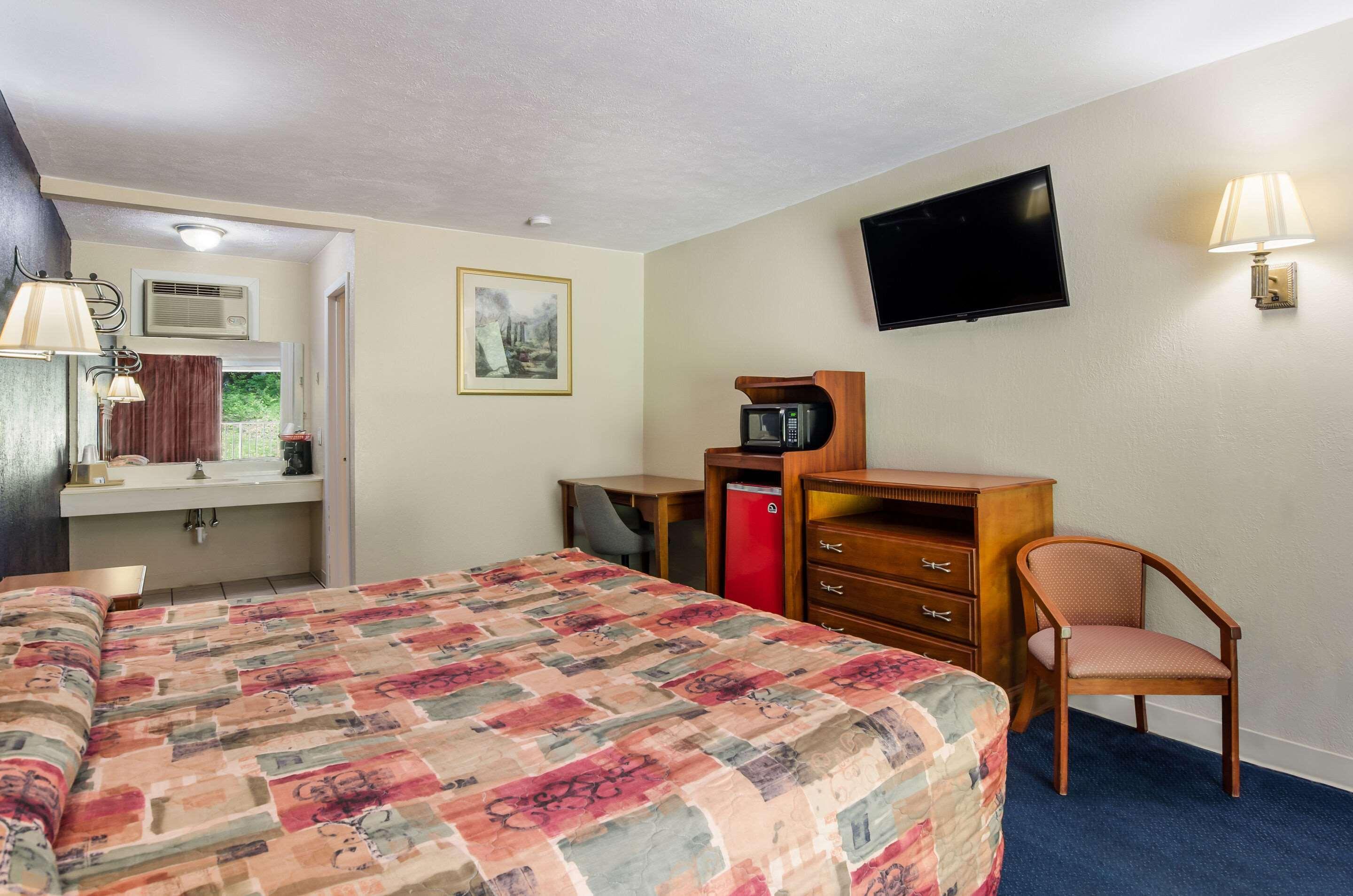 Rodeway Inn Church Hill - Tri Cities Area Bagian luar foto