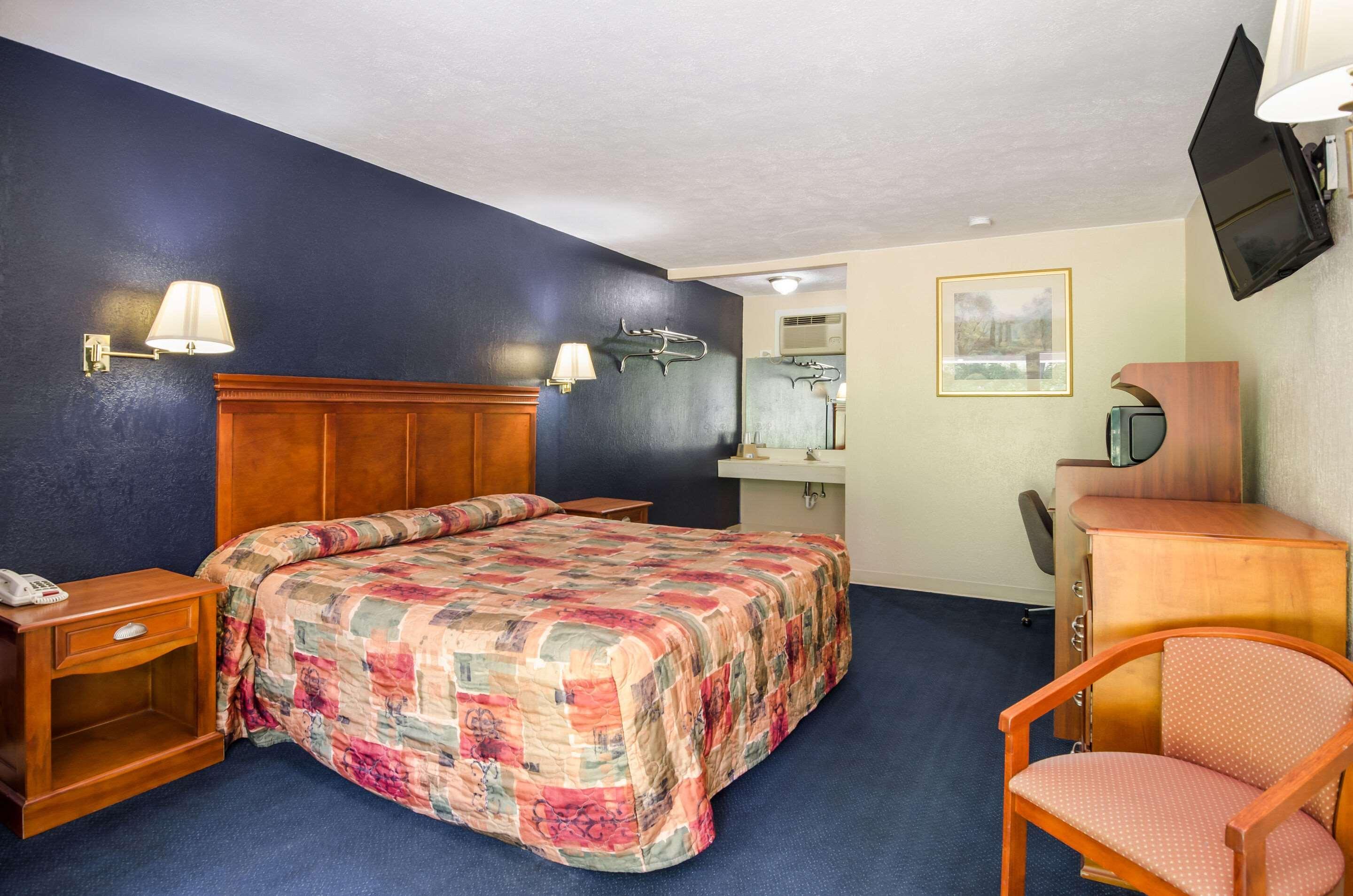 Rodeway Inn Church Hill - Tri Cities Area Bagian luar foto
