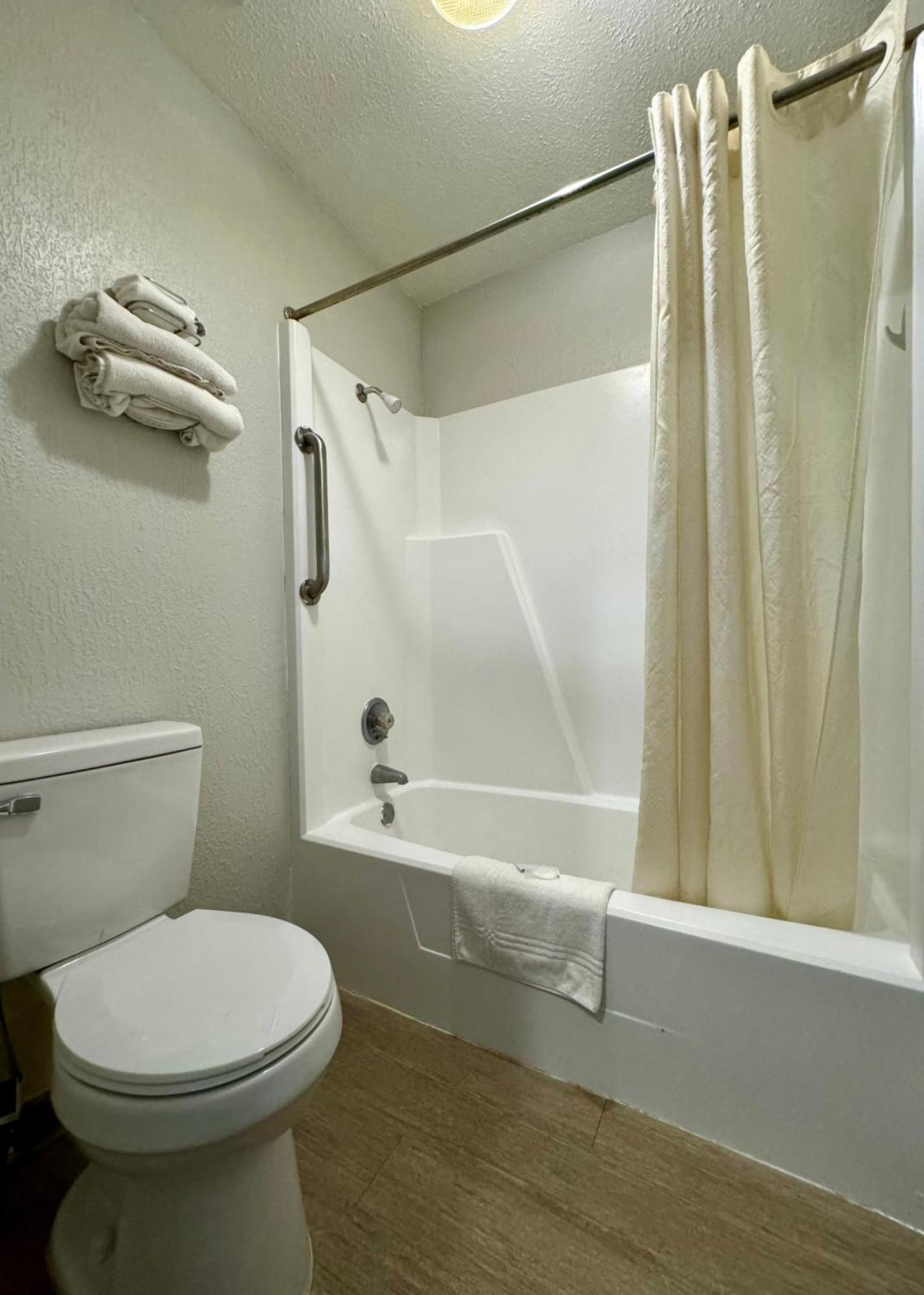 Rodeway Inn Church Hill - Tri Cities Area Bagian luar foto