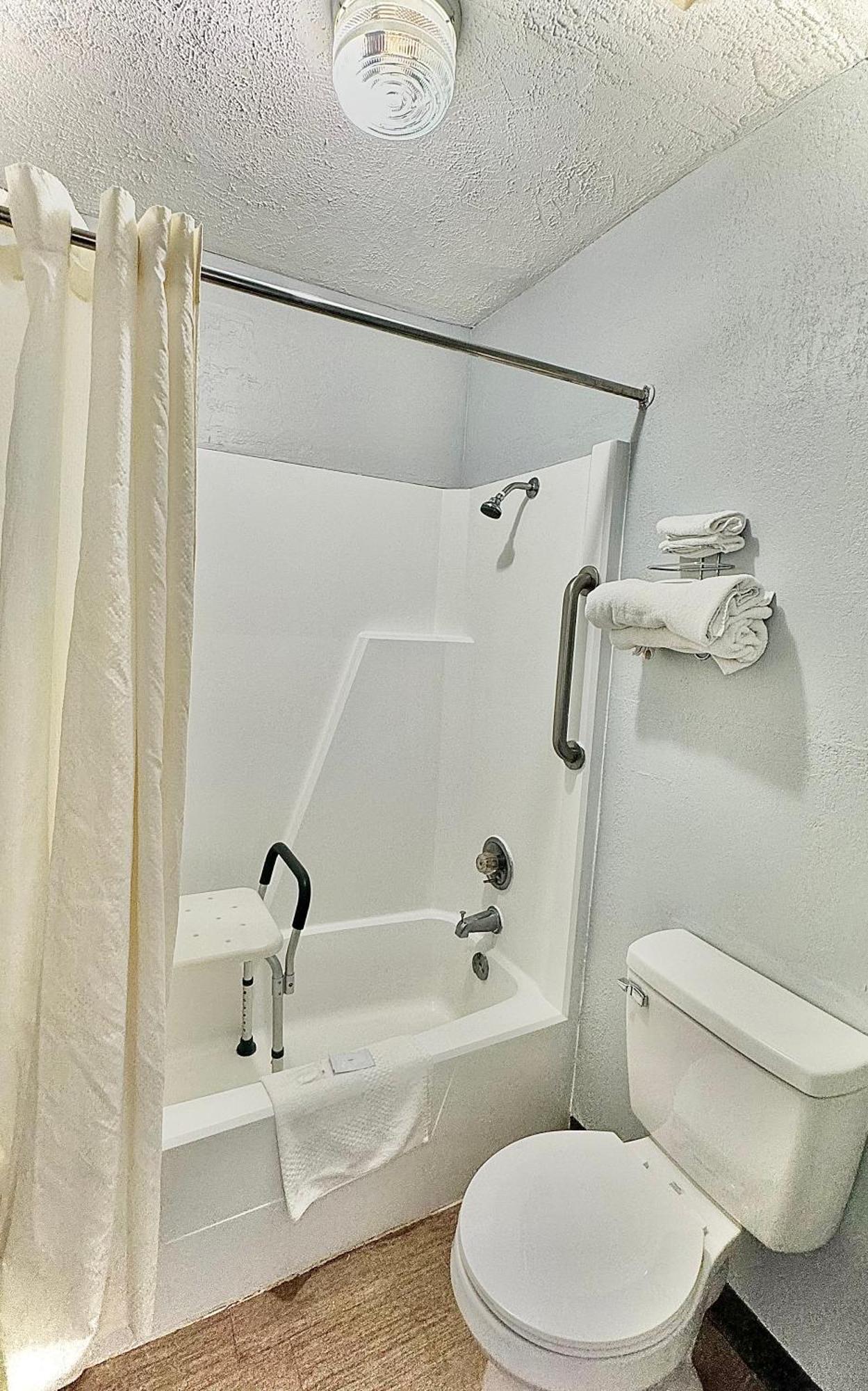 Rodeway Inn Church Hill - Tri Cities Area Bagian luar foto